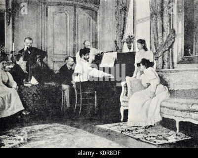 Claude Debussy - au piano à Ernest Chausson 's home. Compositeur français 1862 - 1918. À côté de lui l'artiste Henri Lerolle. Banque D'Images