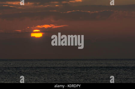 Hiver coucher de soleil sur la baie de Cardigan à Aberystwyth Banque D'Images