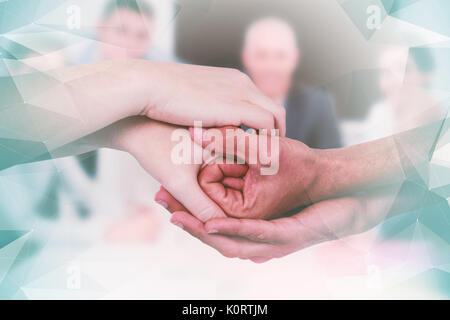 Image composite de mains tenant ensemble Banque D'Images