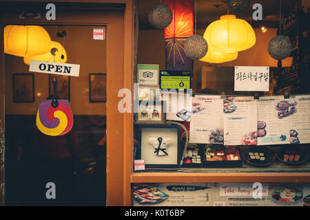 Entrée du restaurant japonais à Soho. Londres, 2017. Le format paysage. Banque D'Images