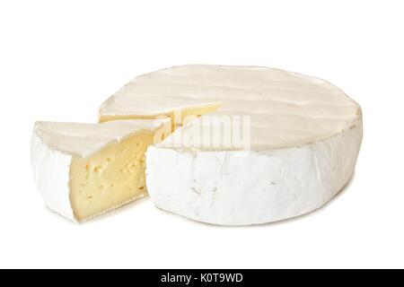 Fromage Brie avec cut slice isolé sur fond blanc Banque D'Images