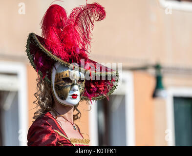 Venise,Italie,le 26 février 2011:Portrait d'une personne portant un masque caractéristique pendant le Carnaval de Venise jours. Banque D'Images