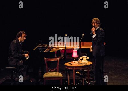 Edinburgh, Royaume-Uni. Août 23, 2017. Jarvis Cocker & Chilly Gonzales effectuer un cycle de mélodies qui imagine les invités de prix 29 à Holywood's Chateau Hotel Marmont. Ils effectuent au King's Theatre, Édimbourg dans le cadre du Festival International d'Édimbourg du 22 au 24 août 2017. Credit : Riche de Dyson/Alamy Live News Banque D'Images