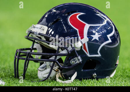 19 août 2017 : un casque de Houston Texans se trouve sur la ligne de touche lors du 3ème trimestre d'une NFL football match pré-saison entre les Houston Texans et les New England Patriots à NRG Stadium à Houston, TX. Les Texans a gagné le match 27-23...Trask Smith/CSM Banque D'Images