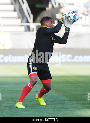 Columbus, États-Unis. Août 22, 2017. Columbus Crew SC gardien Zack Steffen (23) se réchauffe avant de faire face à la la galaxie dans leur match à Mapfre Stadium. Columbus, Ohio, USA. Credit : Brent Clark/Alamy Live News Banque D'Images
