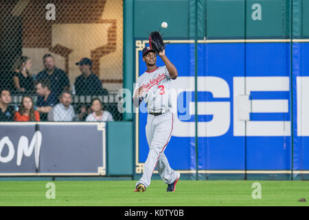 Houston, Texas, USA. Août 23, 2017. Nationals de Washington center fielder Michael Taylor (3) fait une prise pendant un match entre les Astros de Houston et les Nationals de Washington au Minute Maid Park de Houston, TX. Credit : Cal Sport Media/Alamy Live News Banque D'Images