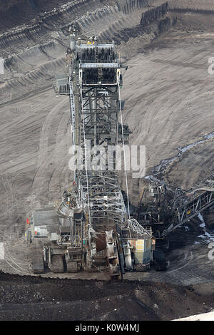 Duren, Allemagne. Août 25, 2017. Une photo de l'excavatrice RWE Inden mine de surface près de Duren, Allemagne, 25 août 2017. Des militants 13 laissé une pelle de charbon brun occupé dans l'Inden mine de surface après un court laps de temps. Photo : Oliver Berg/dpa/Alamy Live News Banque D'Images