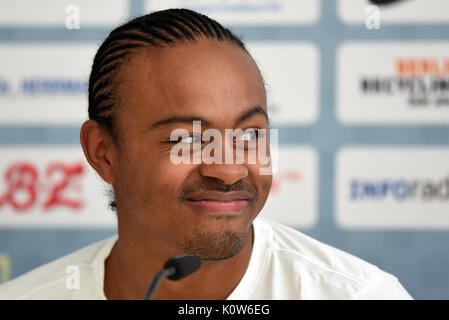 Berlin, Allemagne. Août 25, 2017. Aries Merritt de l'ISTAF nous parle lors de la conférence de presse à Berlin, Allemagne, 25 août 2017. Photo : Maurizio Gambarini/dpa/Alamy Live News Banque D'Images