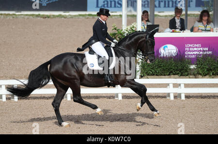 Göteborg, Suède. Août 24, 2017. Cavalier de dressage allemande Isabell Werth sur son cheval Weihegold au cours de la compétition de dressage de la FEI European Championships 2017 à Göteborg, Suède, 24 août 2017. Photo : Friso Gentsch/dpa/Alamy Live News Banque D'Images