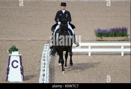 Göteborg, Suède. Août 24, 2017. Cavalier de dressage allemande Isabell Werth sur son cheval Weihegold au cours de la compétition de dressage de la FEI European Championships 2017 à Göteborg, Suède, 24 août 2017. Photo : Friso Gentsch/dpa/Alamy Live News Banque D'Images