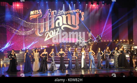 Pattaya, Thaïlande. Août 25, 2017. Les candidats à la beauté des transgenres durant la compétition à Pattaya, Thaïlande. La Miss Tiffany's Universe concours de beauté transgenre a eu lieu chaque année à Pattaya depuis 2004 et est diffusée en direct à la télévision nationale thaïlandaise. Un Sahakorn Crédit : Piti/Alamy Live News Banque D'Images