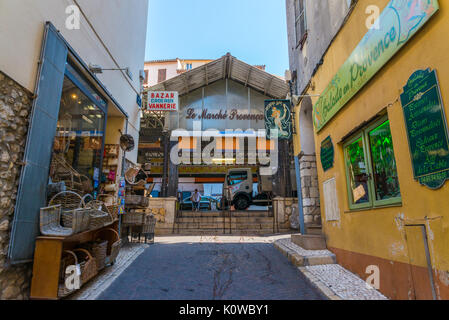 Entrée du marché provençal à Antibes, France Banque D'Images