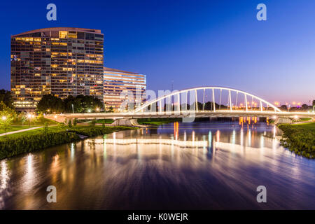 Skyline de Columbus, Ohio de Bicentennial Park bridge at Night Banque D'Images