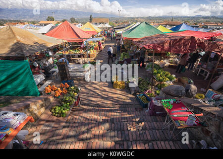 15 juillet, 2017 Villa de Leyva, Colombie : le marché des produits de plein air hebdomadaire id lieu chaque samedi dans la ville coloniale populaires Banque D'Images