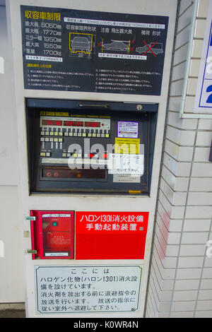 TOKYO, JAPON -28 juin 2017 : Distributeur Automatique de parking pour les gens utilisent dans la ville de Tokyo, Japon Banque D'Images