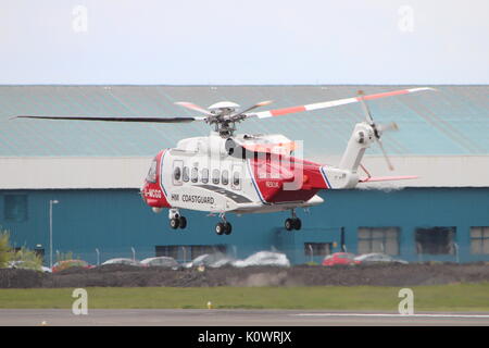 G-MCGG, un hélicoptère Sikorsky S-92 exploité par Bristow Helicopters au nom de HM, garde-côtes à l'Aéroport International de Prestwick en Ayrshire. Banque D'Images