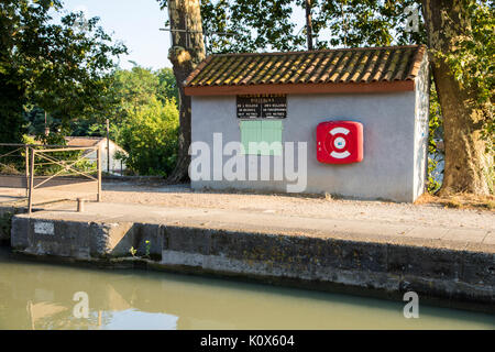 L'une des écluses à Béziers, France, qui aide le Canal du Midi de franchir la rivière Orb. Un site du patrimoine mondial depuis 1996 Banque D'Images