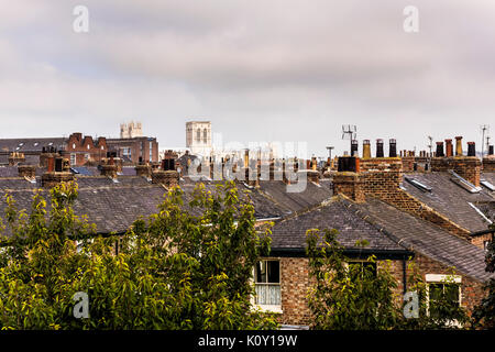 Le ministre de l'autre côté de la ville de New York vue des toits de la ville historique fortifiée. Le ministre dans le Nord de l'Angleterre est la cathédrale de York Banque D'Images