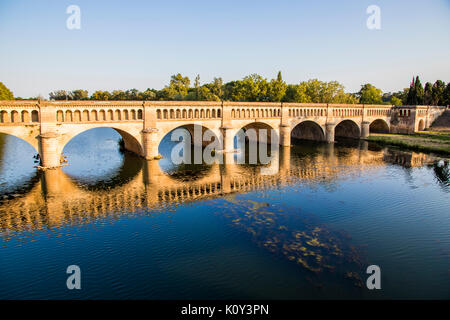 Le pont-canal de l'Orb à Béziers, un pont-canal du Canal du Midi dans le sud de la France. Un site du patrimoine mondial depuis 1996 Banque D'Images