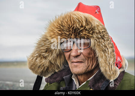 Mongolie un homme portant un chapeau traditionnel. Xinjiang Banque D'Images