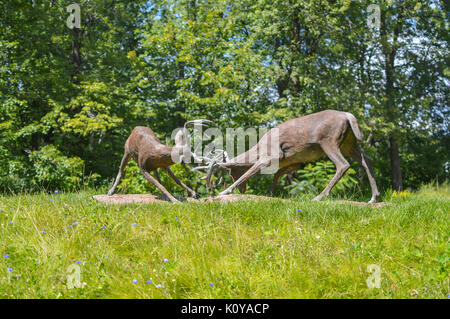 Montréal, Canada - le 16 août 2017 : Statue du cerf dans le parc de Côte Saint-Luc Banque D'Images