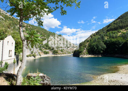 Ermitage de San Domenico, San Domenico Lake, L'Aquila, Abruzzo, Italie Banque D'Images