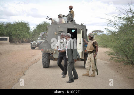 L'AMISOM Unité Humanitaire aujourd'hui a effectué une évaluation de Bulo Burte ville dans la région de Hiraan somalie. L'équipe a parlé à plusieurs groupes de la société civile tandis que sur le terrain et s'est rendu dans différents domaines (14711427300) Banque D'Images