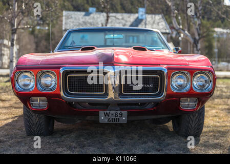 Pontiac, ancienne, classique, rouge, voiture, show, Alta, Finnmark, Norvège, close-up, avant, Banque D'Images