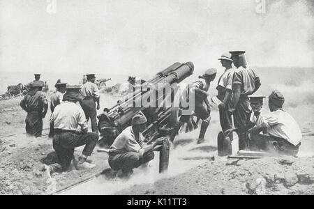 Big gun Annie tirant à Gallipoli, WW1 Banque D'Images