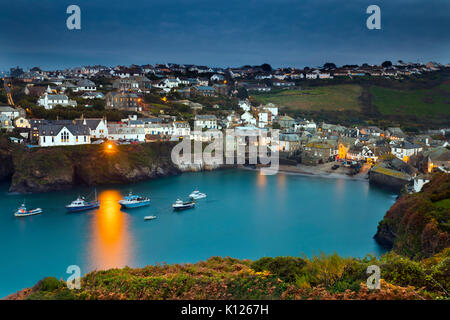 Port Isaac ; crépuscule, Cornwall, UK Banque D'Images