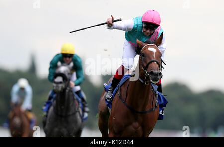 Activer monté par Frankie Dettori remporte le Darley Yorkshire Oaks lors Darley Yorkshire Oaks et Mesdames Jour du Yorkshire Ebor Festival à l''hippodrome de York. Banque D'Images