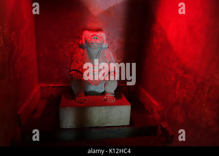 Ape de Thoth, probablement sculpté par Waterhouse Hawkins Biddulph Grange Jardin Staffordshire, Angleterre DSC09198 Banque D'Images