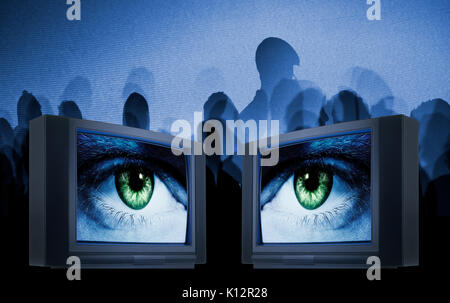 La télévision à l'ancienne avec iris vert yeux contre l'écran matriciel Banque D'Images