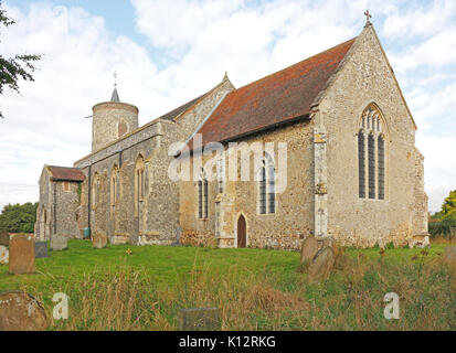 Une vue de l'église paroissiale de ss Pierre et Paul à tuttington, Norfolk, Angleterre, Royaume-Uni. Banque D'Images