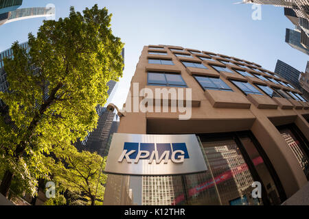 L''extérieur de tombstone '345 Park Avenue à New York annonce qu'il est le siège de l'NY cabinet comptable KPMG, vu le Samedi, Août 19, 2017. KPMG est le vérificateur de la Wells Fargo Bank. (© Richard B. Levine) Banque D'Images