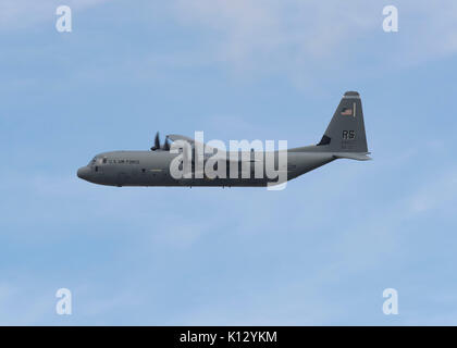 USAF Lockheed Martin C-130J Super Hercules volant à la Royal International Air Tattoo 2017 Banque D'Images