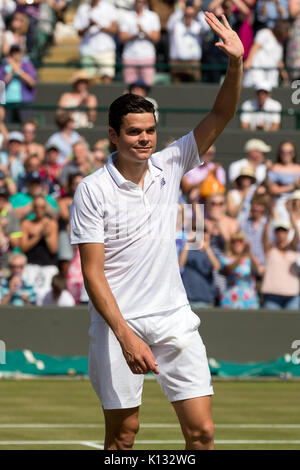 Milos Raonic du Canada à la Gentlemen's singles - tournoi de Wimbledon 2017 Banque D'Images