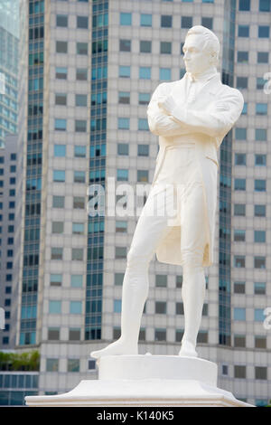 Statue de Sir Thomas Stamford Raffles - le fondateur de la ville de Singapour Banque D'Images