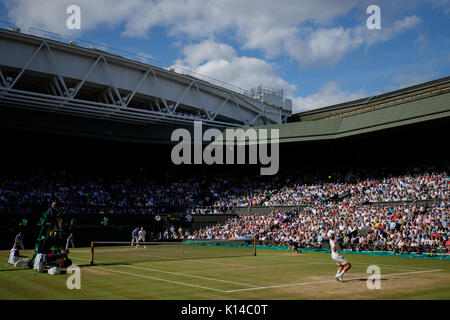 Tomas Berdych de la République tchèque et de la suisse Roger Federer au Gentlemen's singles - tournoi de Wimbledon 2017 Banque D'Images