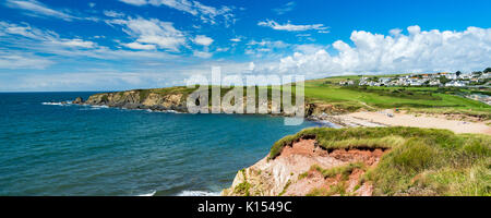 Donnant sur la plage de sable doré de la plage des Sables bitumineux à pied Leas Thurlestone Angleterre Devon UK Europe Banque D'Images
