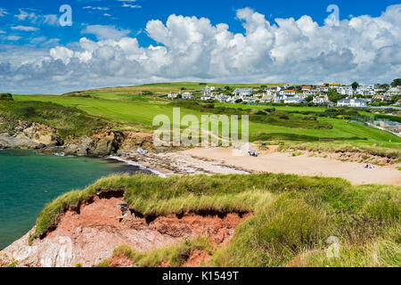 Donnant sur la plage de sable doré de la plage des Sables bitumineux à pied Leas Thurlestone Angleterre Devon UK Europe Banque D'Images
