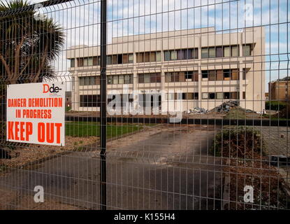 AJAXNETPHOTO. 2017. WORTHING, Angleterre. - MGM HOUSE - MARINE ET DE L'ASSURANCE MUTUELLE (MGM) SIÈGE SOCIAL À HEENE ROAD À DÉMOLIR POUR FAIRE PLACE À DE NOUVEAUX LOGEMENTS À LA RETRAITE. PHOTO:JONATHAN EASTLAND/AJAX REF:GR170406 5855 Banque D'Images