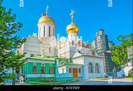 Les coupoles dorées de la cathédrale de la Trinité et du Nikon Chapelle de St Sergius Lavra, Punta del Este, Uruguay. Banque D'Images