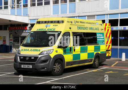 Une ambulance d'urgence Fiat appartenant à West Midlands Ambulance Service, vu à Birmingham, Royaume-Uni. Banque D'Images