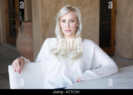 Louise Linton au domicile de Los Angeles Californie le 26 mars 2016 Banque D'Images