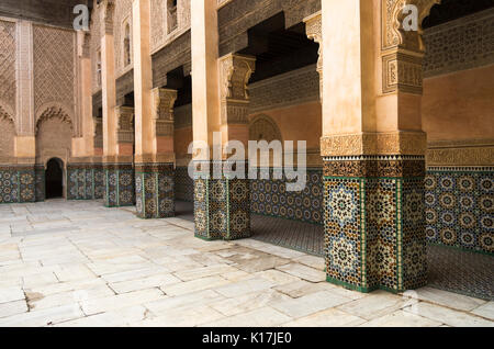 Piliers en cour, Musée de Marrakech Banque D'Images