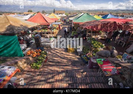 15 juillet, 2017 Villa de Leyva, Colombie : le marché des produits de plein air hebdomadaire id lieu chaque samedi dans la ville coloniale populaires Banque D'Images