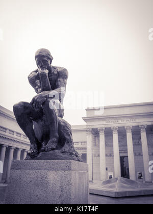 La Cour d'honneur, avec une distribution de la statue Le Penseur d'Auguste Rodin, à la Légion d'honneur musée des Beaux-Arts de San Francisco. Banque D'Images