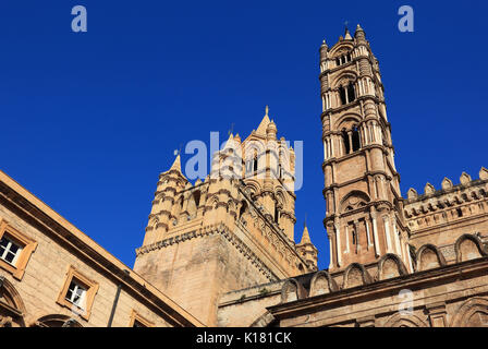 La Sicile, la ville de Palerme, la tour ouest du Palais des Archevêques et la cathédrale Maria Santissima Assunta, l'UNESCO, Cathédrale metropolitana dell Banque D'Images