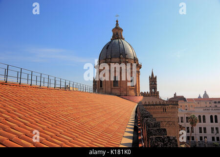 La Sicile, Palerme, vue depuis le toit de la cathédrale Maria Santissima Assunta au dôme baroque, l'UNESCO Banque D'Images